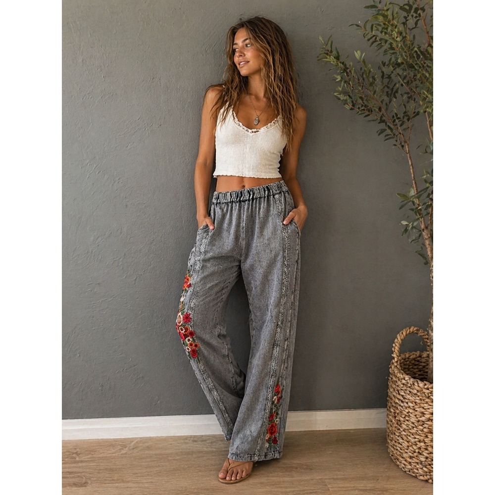 Avani Del Amour Gray Acid Wash Floral Embroidered Jogger Pants Womens Small Boho